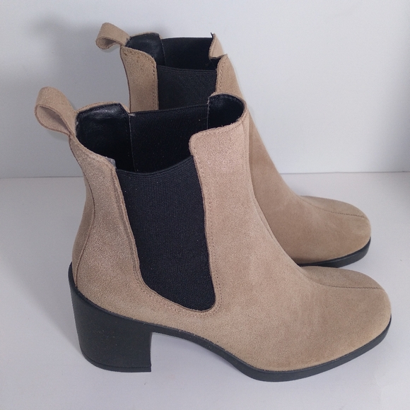 Steve Madden Match Suede Taupe Chelsea Ankle Boots Women's Size- 11 - Picture 4 of 7